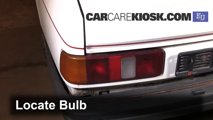 1989 Ford Sierra 2.3D GL 2.3L 4 Cyl. Diesel Éclairage Feu clignotant arrière (remplacer l'ampoule)
